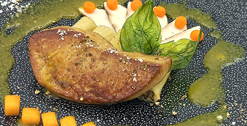 Escalope de foie gras poêlée aux champignons et rigatonis farcis