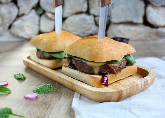 Burger de paleron de bœuf & sa compotée d’oignon