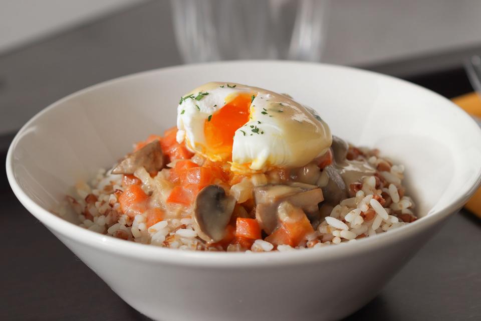 Blanquette d’oeufs pochés riz et kasha