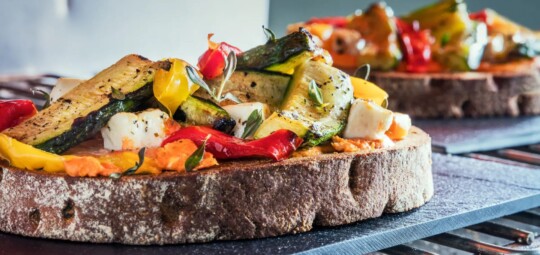 Bruschetta de légumes grillés et feta