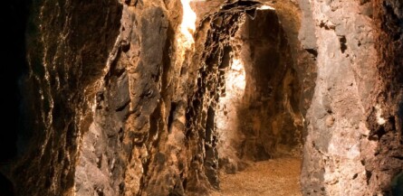 Le savoir-faire unique d’affinage naturel dans les caves du Combalou