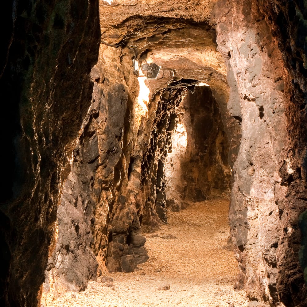 Le savoir-faire unique d’affinage naturel dans les caves du Combalou