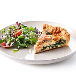 Quiche crémeuse au saumon et aux épinards