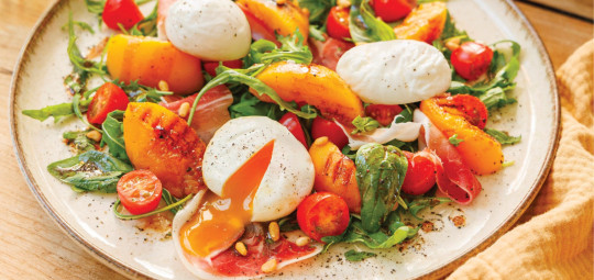 Salade d&rsquo;été à l&rsquo;œuf poché