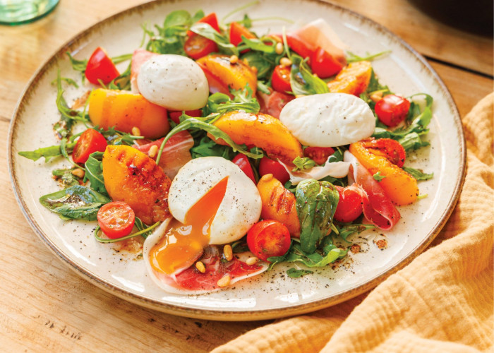 Salade d&rsquo;été à l&rsquo;œuf poché