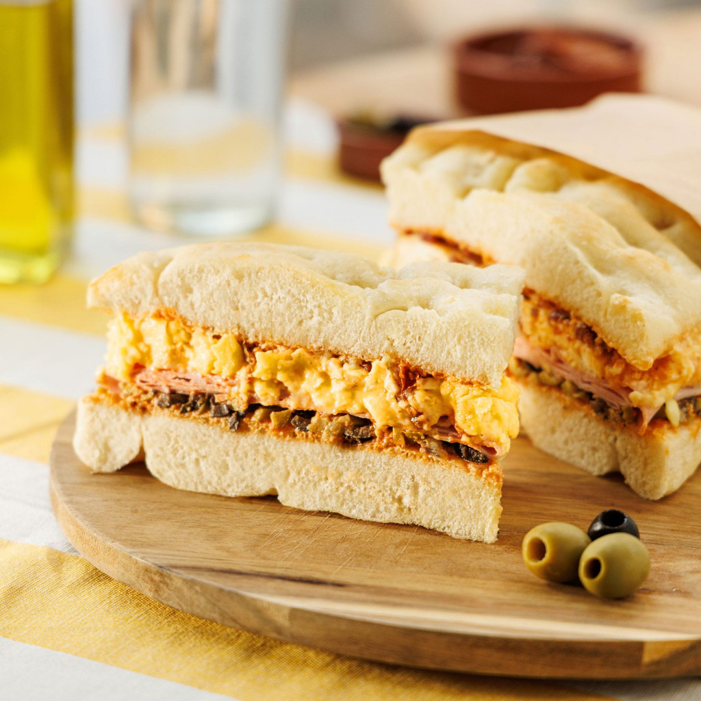 Muffuletta aux Œufs Brouillés