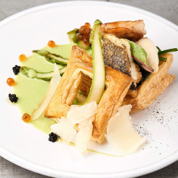 Vol-au-vent de bar à l&rsquo;Ossau-Iraty, coulis de cresson et piment d&rsquo;Espelette