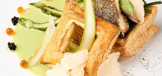 Vol-au-vent de bar à l&rsquo;Ossau-Iraty, coulis de cresson et piment d&rsquo;Espelette