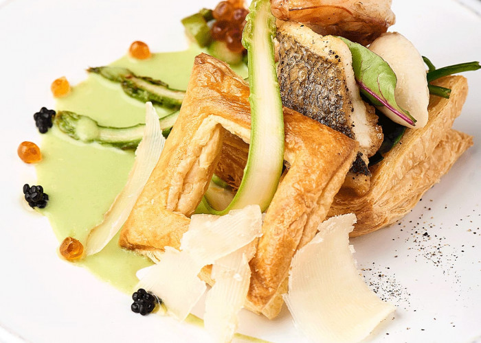 Vol-au-vent de bar à l&rsquo;Ossau-Iraty, coulis de cresson et piment d&rsquo;Espelette